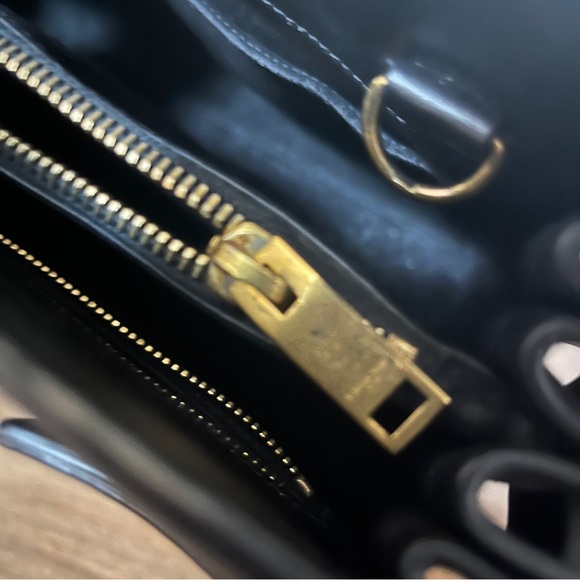 Saint Laurent Sac De Jour Small Black with Gold Hardware - Picture 13 of 16